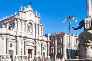 Catania, Sicilia: panoramica del duomo