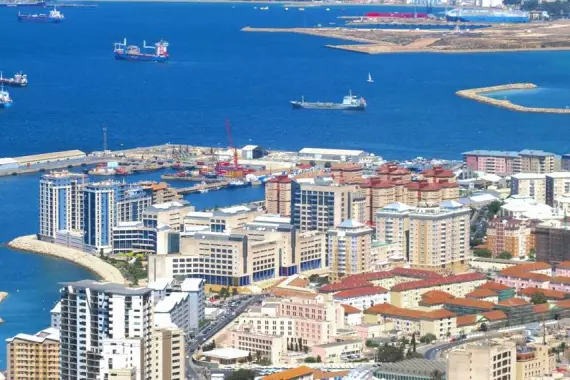 Algeciras: panorama dall&#039;alto della zona portuale della città