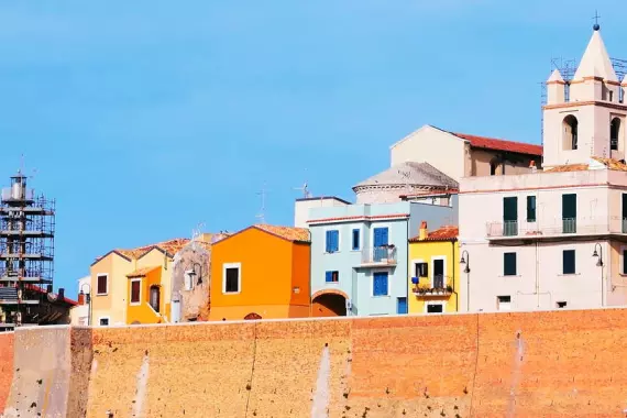 Vista sulla cinta muraria cittadina di Termoli