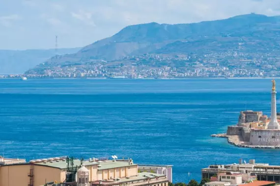 Messina, Sicilia: panoramica dello stretto