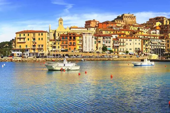 Porto Santo Stefano: vista dal mare della città