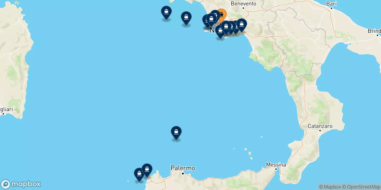 Traghetti da Napoli Beverello per l'Italia